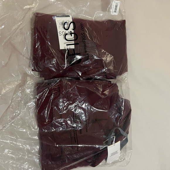 Men’s Figs Maroon Scrub set - Picture 5 of 6